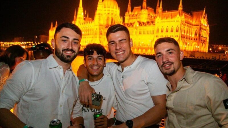 Budapest: Sip & Sail Danube Cruise with Unlimited Beer - The Experience: Relaxation and Social Fun