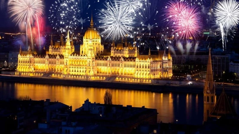 Budapest: St Stephen's Day Fireworks Cocktail Cruise - FAQ  