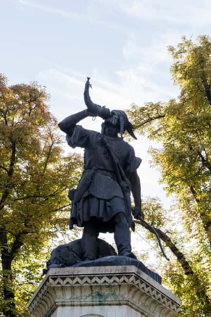 Budapest Thermal Baths Tour & Folk Music Performance - Who should consider this tour?