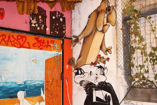 Budapest Underground Ruin Bar Tour With Drinks & Street Food - Positive Customer Reviews