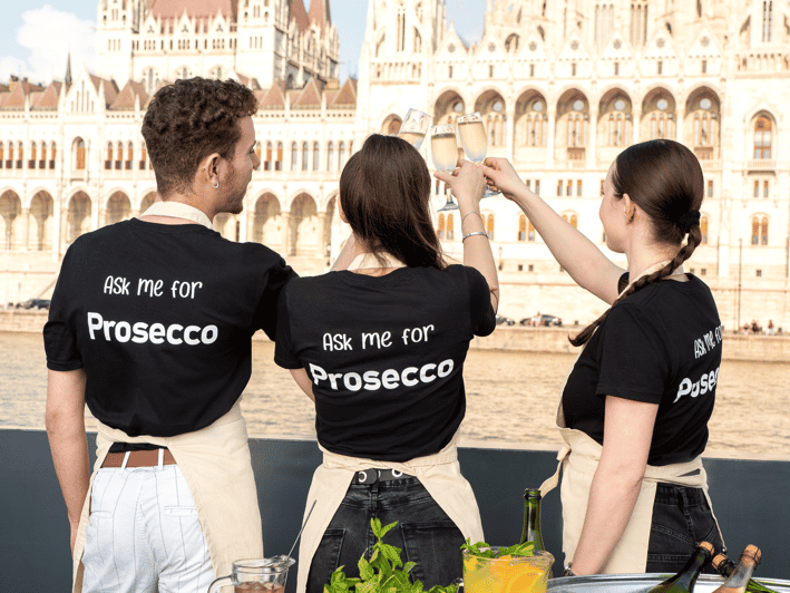 Budapest: Unlimited Prosecco, Beer and Aperol Spritz Cruise - An Authentic Night with a View: The Experience