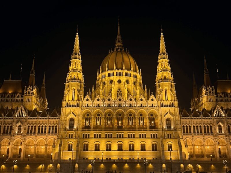 Budapest: Unlimited Prosecco, Beer and Aperol Spritz Cruise - Who Should Consider This Experience?