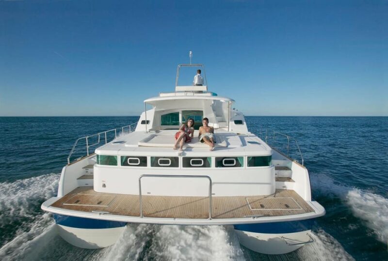 Busan: Group Sightseeing Yacht Cruise With Snacks and Drinks - Included Amenities and Services