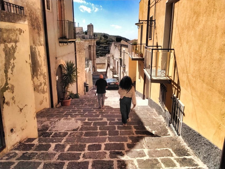 Buscemi, Aci Trezza, Acireale: lunch and dinner every days - FAQs