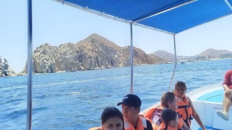Cabo San Lucas: boat tour around the peninsula and stay at the beach - FAQ