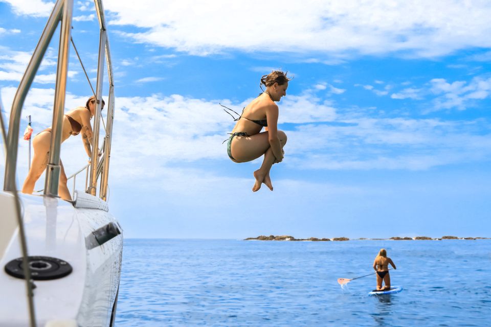 Cabo San Lucas: Luxury Catamaran and Snorkelling With Lunch - Cruising the Arch