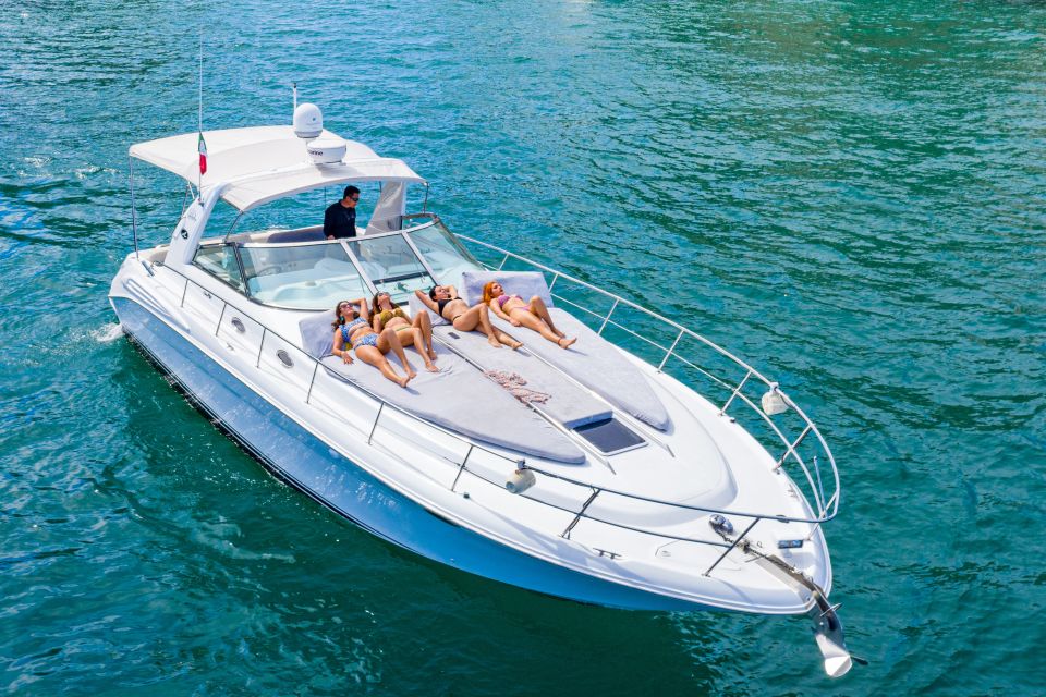 Cabo San Lucas: Luxury Yacht Cruise - Exploring Cabos Landmarks