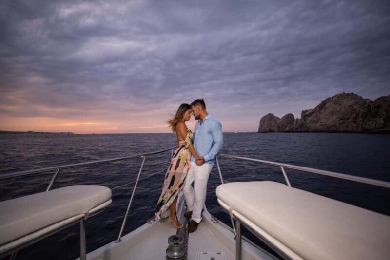 Cabo San Lucas: Romantic Dinner on a Private Yacht - Key Points