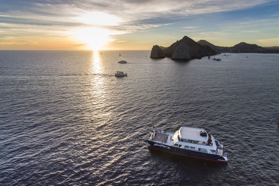 Cabo San Lucas: Sunset Dinner Cruise - Dinner and Beverages
