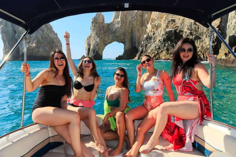 Cabo Yacht Tour Arch, Pelican Rock, Snorkeling & Landmarks - An In-Depth Look at the Cabo Yacht Tour