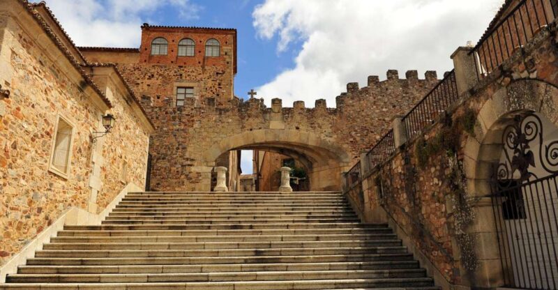 Cáceres: Guided City Highlights Walking Tour - Inclusions