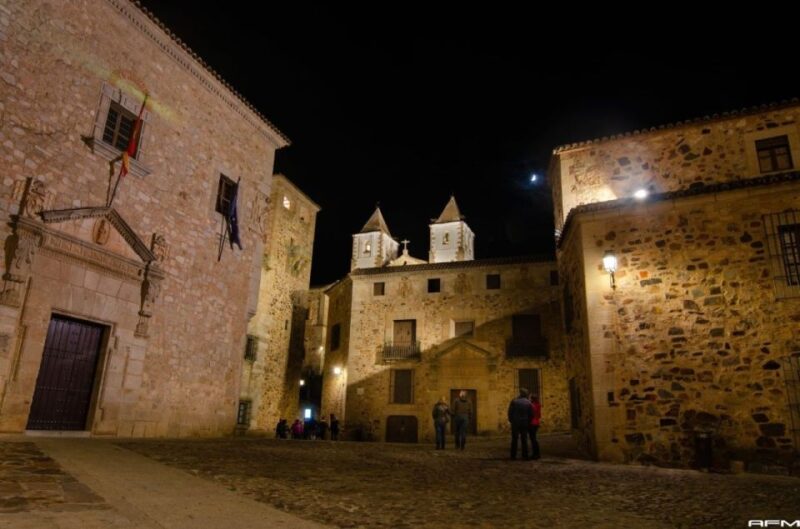 Caceres: Guided Sunset Sightseeing Tour - Good To Know