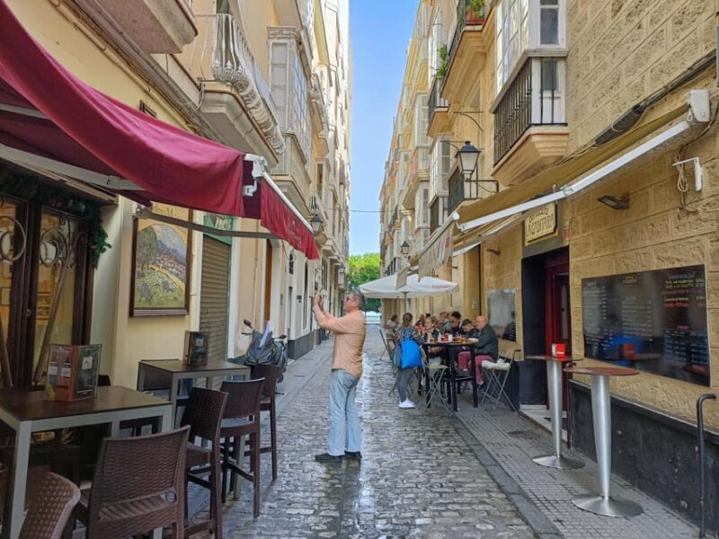 Cadiz: Guided Walking Tour With Market Hall Visit - Explore Flower Square and Market Hall