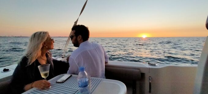 Cádiz: Private Sun Cruise for 2 With Aperitif and Wine - Scenic Vistas
