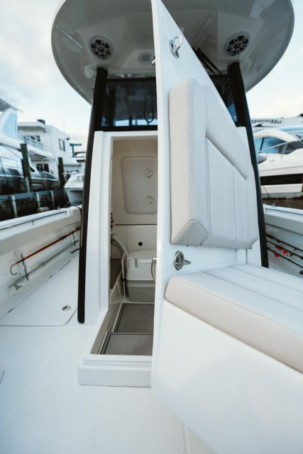 Cagliari: Aquila 28 Catamaran Daycruiser Rental - Key Points