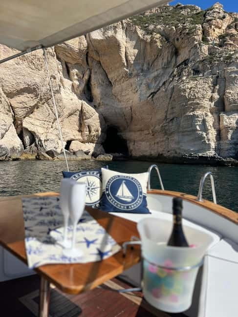 Cagliari: Là Dolce Vita Sunset Tour with Prosecco and Snacks - In Summary