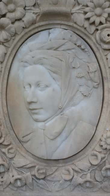 Cagliari: tour of the Monumental Cemetery of Bonaria - A Closer Look at the Monumental Cemetery of Bonaria