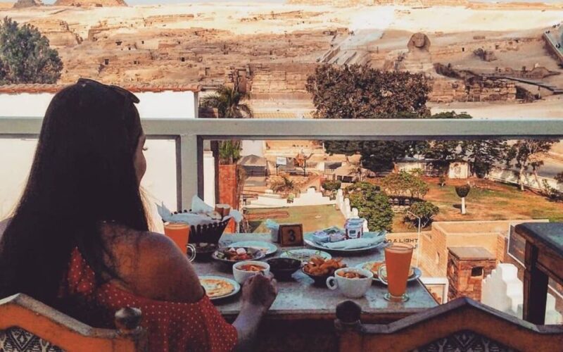 Cairo: Great Pyramid Inn Private Lunch With Transfer - Itinerary and Transportation