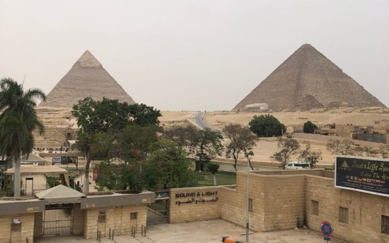 Cairo: Great Pyramid Inn Private Lunch With Transfer - Dining at The Great Pyramid Inn