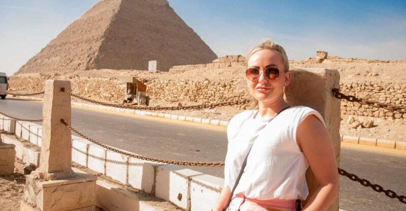 Cairo: Pyramids, Bazaar & Museum With Female Guide - Meet Your Female Guide