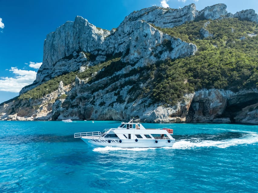 Cala Gonone: Cala Luna and Cala Sisine Boat Tour - Discovering Cala Sisine
