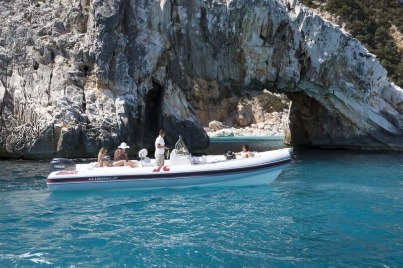 CALA GONONE: Exclusive dinghy with skipper - Practical Considerations and Value