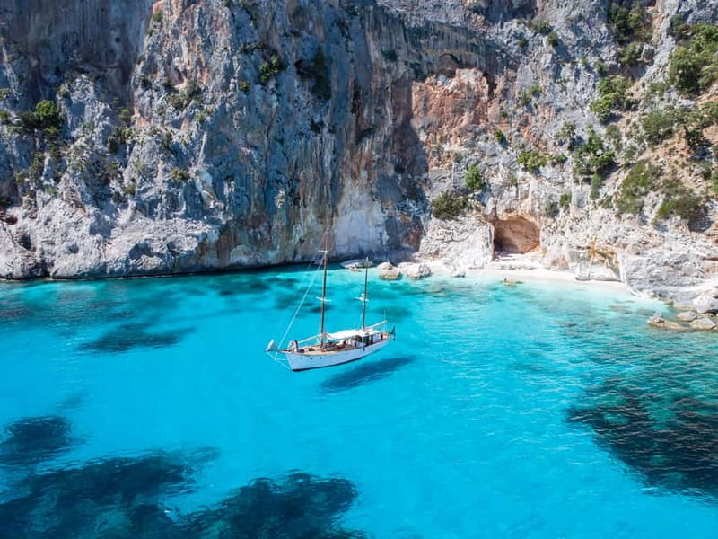 Cala Gonone: Gulf of Orosei Tour with a Vintage Sailing boat - What to Expect on Board