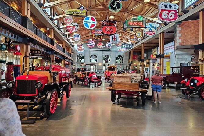 Calgary City Tour and Yamnuska Wolfdog Sanctuary Private Tour - Key Points