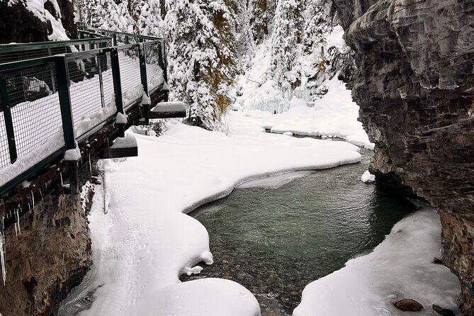Calgary to Louise, Moraine, Emerald Lake and Johnston Canyon Tour - Moraine Lake: The Crown Jewel (Seasonal)