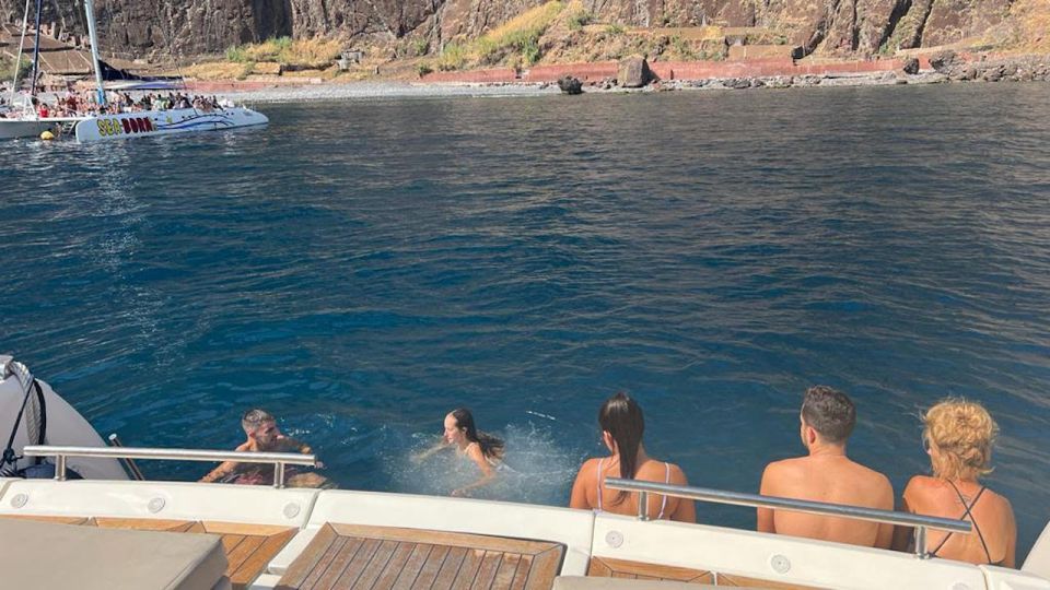 Calheta: Private Charter – Aestus Luxury Boat - Boat Amenities and Features