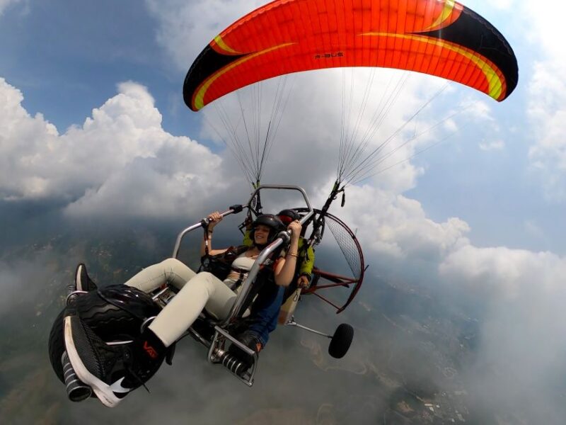 Cali: Paratrike Flight - Paragliding - Instructor and Group Size Details