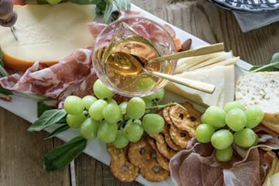 Calistoga: Napa Valley Cycling and Winery Tour With Picnic - Bike Through Calistogas Backroads