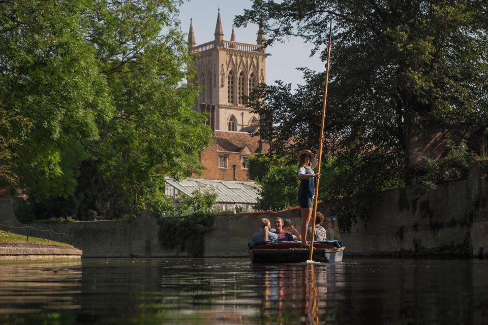 Cambridge: Guided Shared River Punting Tour - Meeting Point and Tour Duration