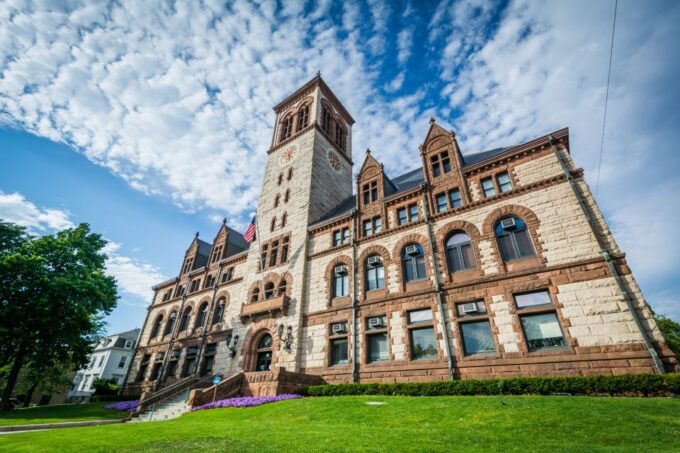 Cambridge: Self-Guided GPS Driving Audio Tour - Cambridges Irish Heritage and First Baptist Church