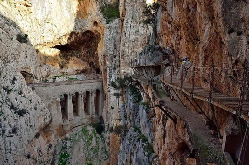 Caminito del Rey: Bus Trip from Malaga Premium Tour with Official Tour Guide - Exploring the Caminito del Rey: What You Can Expect