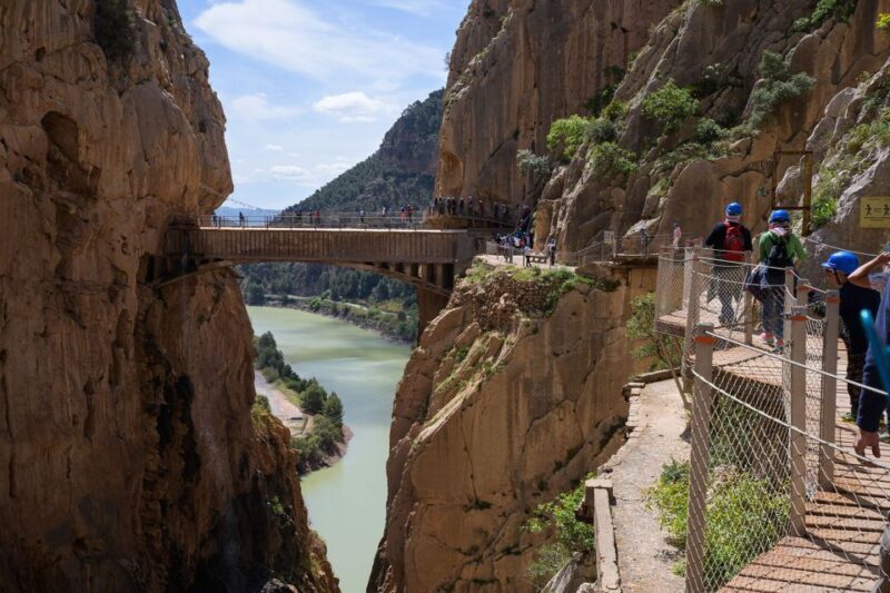 Caminito del Rey: Guided Tour with 1 Drink and Shuttle Bus - What Makes This Tour Valuable?