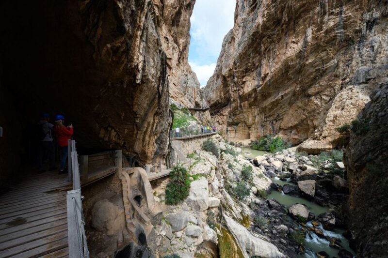 Caminito del Rey: Guided Tour with 1 Drink and Shuttle Bus - The Scenic Highlights and Experience