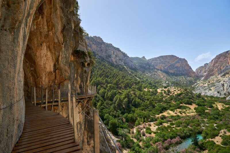Caminito del Rey: Guided Tour with 1 Drink and Shuttle Bus - Practical Tips for Travelers