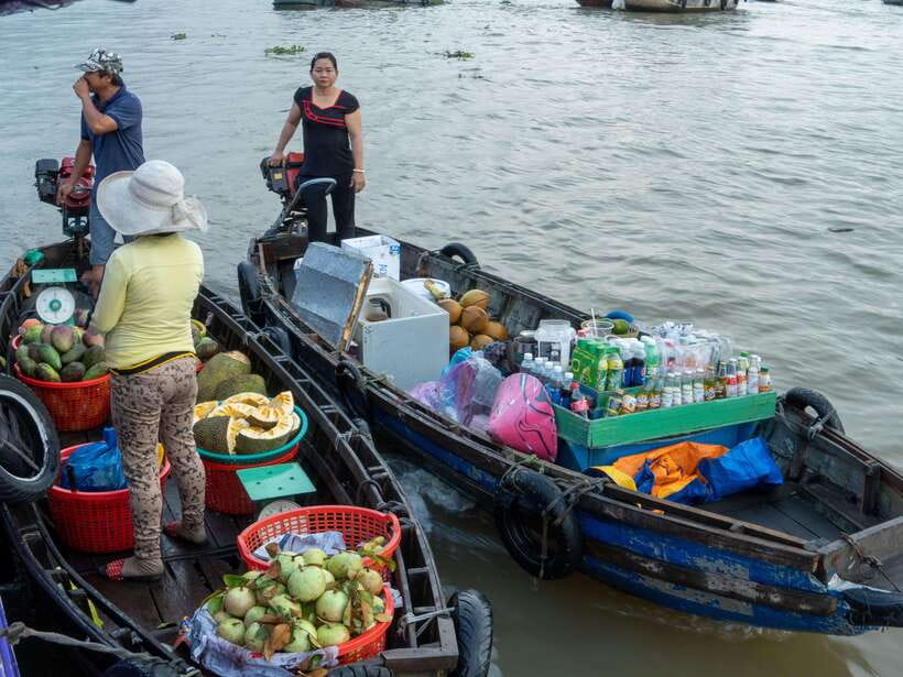 Can Tho: Cai Rang Floating Market Sunrise Tour - Interaction With Local River Life
