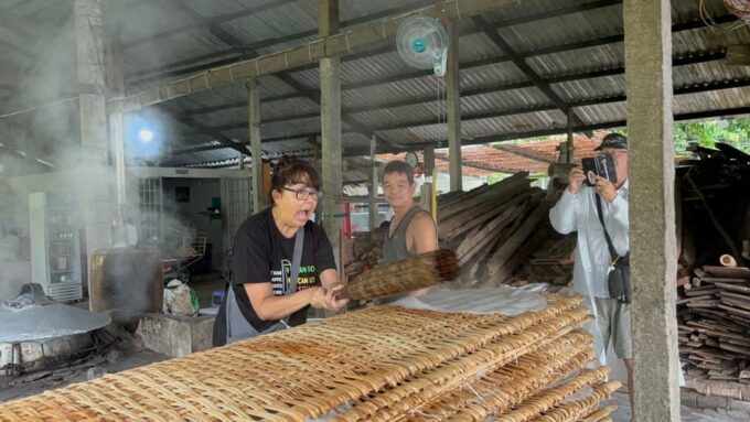 Can Tho: Floating Market, Fruit Garden, Canals & Local Life - Local Land Market: A Glimpse of Community Life