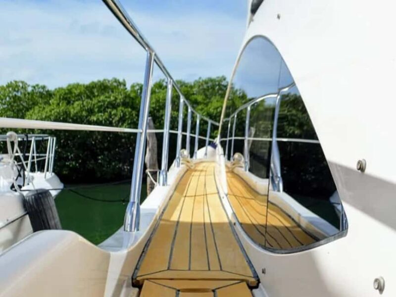 Cancun: Azimut 47 Fly Private Yacht - 6 hours to Isla Mujeres - How Does It Compare in Value?