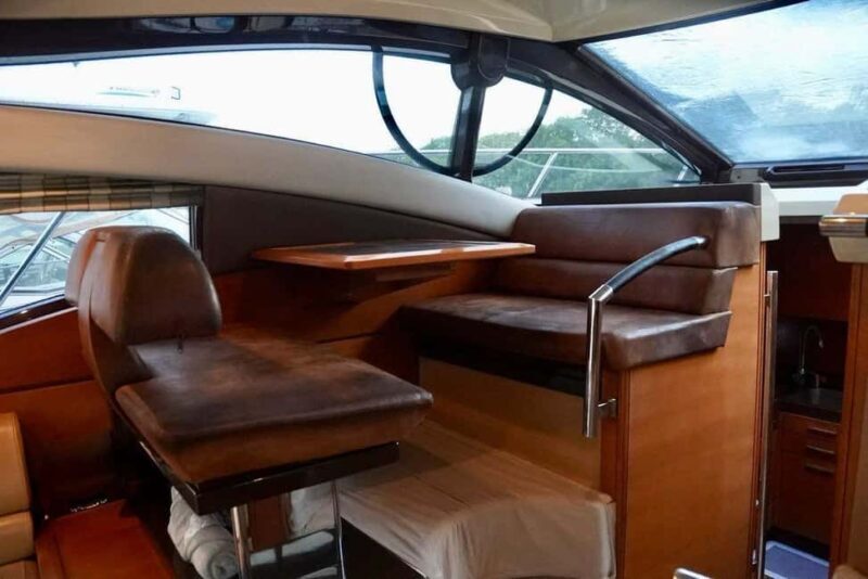 Cancun: Azimut 47 Fly Private Yacht - 6 hours to Isla Mujeres - Authenticity and Comfort Combined