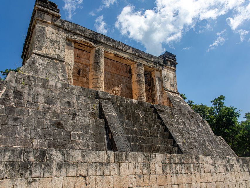 Cancun: Chichen Itza & Cenote Tour With Entry Fees and Lunch - Onboard Refreshments