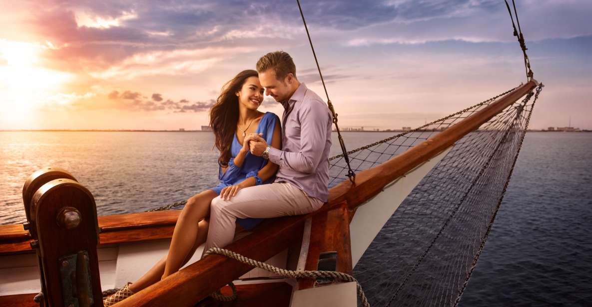 Cancún: Columbus Dinner Cruise and Sky Wheel Pass Go - 3-Course Dinner and Open Bar