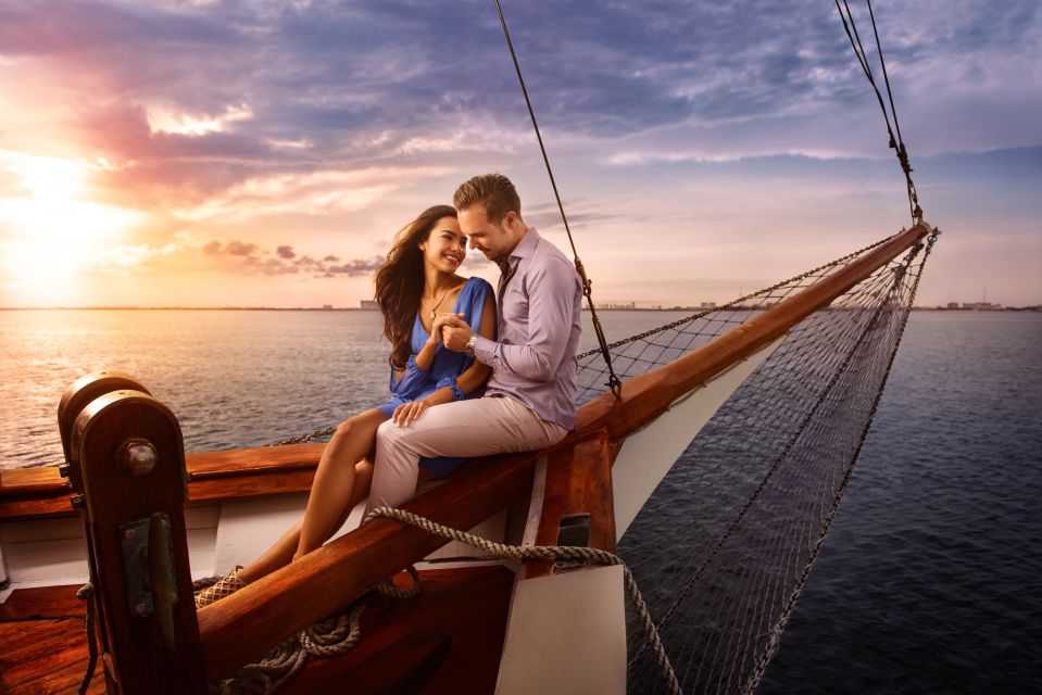 Cancún: Columbus Dinner Cruise and Sky Wheel Pass Go - Live Saxophone Music