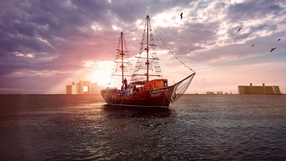 Cancun: Columbus The Romantic Dinner Cruise - Dining Options