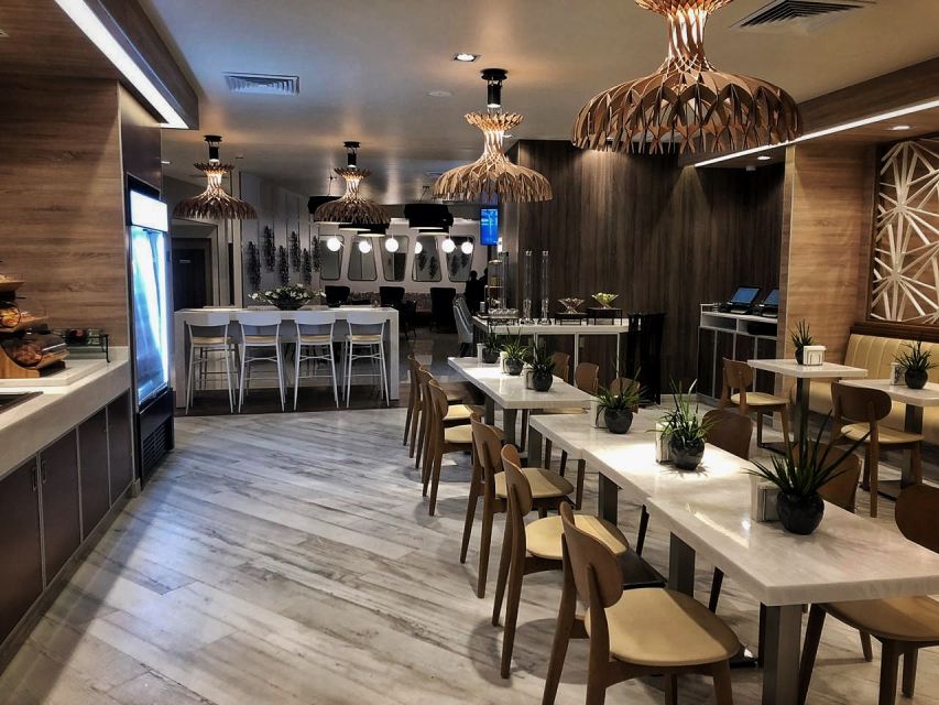 Cancun: CUN Airport MERA Lounge Access Ticket - Lounge Policies