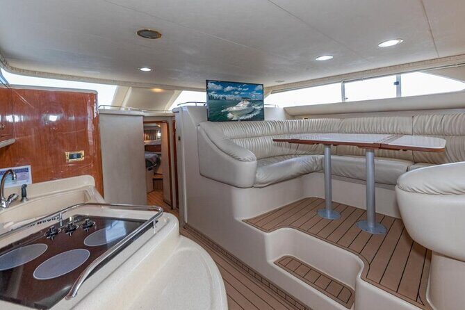 Cancun Flybridge Tour by Yacht - FAQ