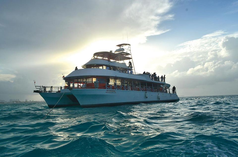 Cancun: Full-Day Catamaran Cruise to Isla Mujeres - Optional Extras and Gratuities
