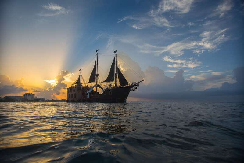 Cancún: Jolly Roger Pirate Dinner Cruise 2025 - The Experience: A Night to Remember